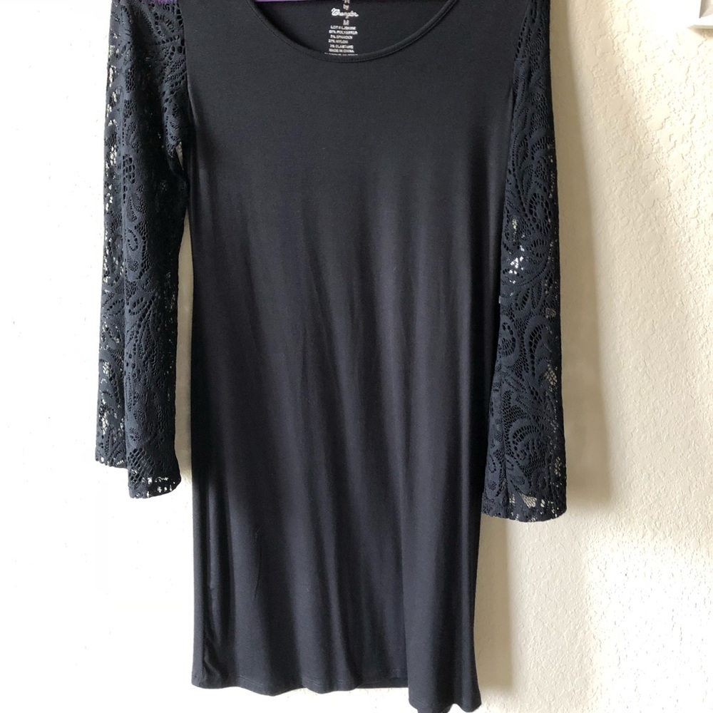 Black dress w/ lace sleeves